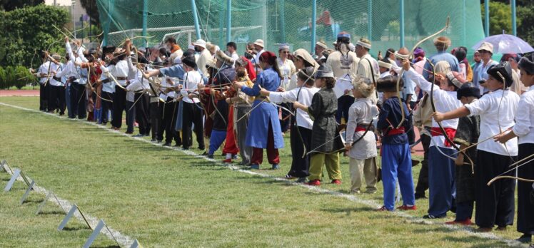 Osmaniye'de, geleneksel okçuluğun Açık Hava Şampiyonası sıralama atışları yapıldı