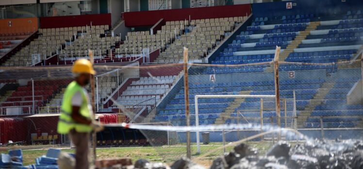 Sevinç ve hüzünle dolu anılar barındıran 5 Ocak Fatih Terim Stadı'nın yıkımı başladı