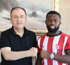 Sivasspor, Nijeryalı ön libero Azubuike'yi 2021-2022 sezonu sonuna kadar kiraladı