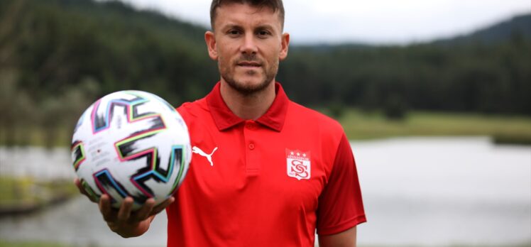 Sivasspor'un yeni transferi Sefa Yılmaz: “Bu takımın bir parçası olmak gurur verici”