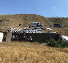 Sivas'ta şarampole devrilen tırdaki 6 kişi yaralandı