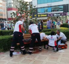 Tekirdağ'da ağzında maske olmadan hapşırdığı için bir kişiyi bıçakladığı iddia edilen seyyar satıcı yakalandı