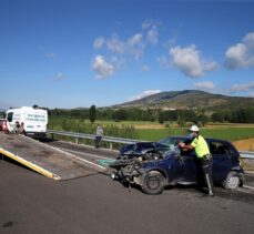 Tokat'ta bariyerlere çarpan otomobildeki hamile kadın ve bir çocuk öldü, 4 kişi yaralandı