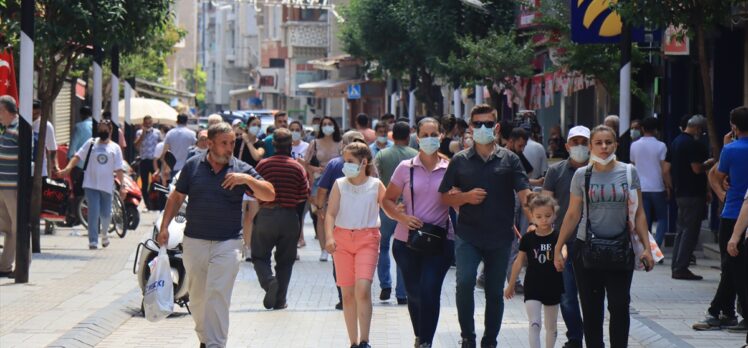 Trakya'nın caddelerinde arife nedeniyle alışveriş yoğunluğu yaşanıyor