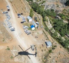 Tunceli'de jandarma ve emniyet ekipleri helikopterle bayram trafiğini denetledi