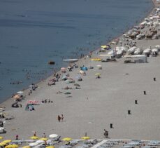 Turizm merkezleri Antalya ve Muğla'nın sahillerinde yoğunluk devam ediyor