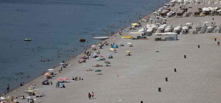 Turizm merkezleri Antalya ve Muğla'nın sahillerinde yoğunluk devam ediyor