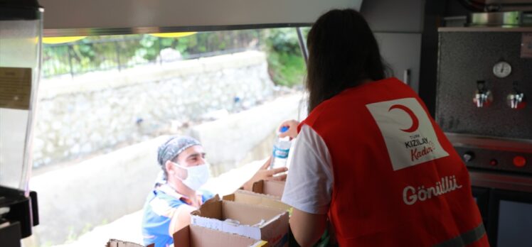 Türk Kızılay, Rize'deki sel mağdurlarına yardımlarını sürdürüyor