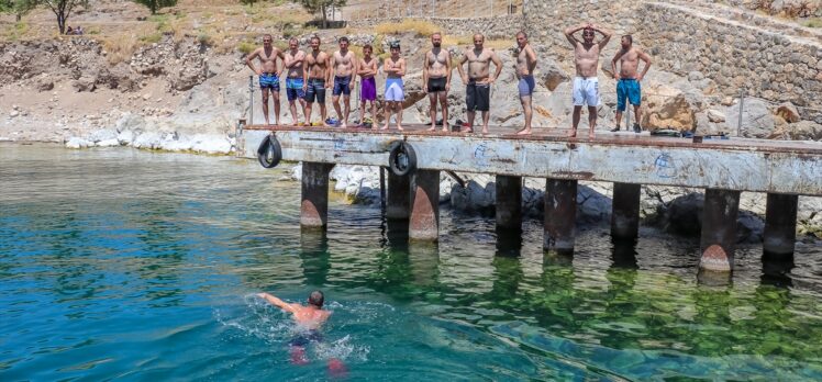 Van'da “2. Akdamar Adası Yüzme Festivali” düzenlendi