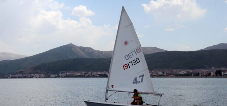 Yelkenciler, Van Gölü'nde şampiyonalara hazırlanıyor