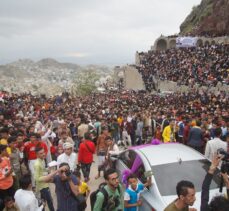 Yemen'in Taiz kentinde yüzlerce kişi Kurban Bayramı'nı Kahire Kalesi'ndeki müzik festivaliyle kutladı