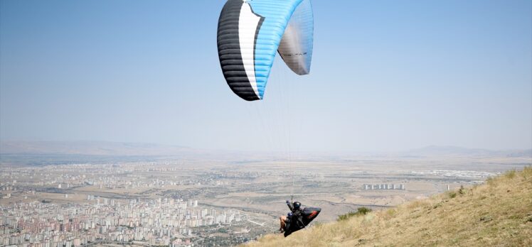 12. Ali Dağı Yamaç Paraşütü Mesafe Şampiyonası, Kayseri'de devam ediyor