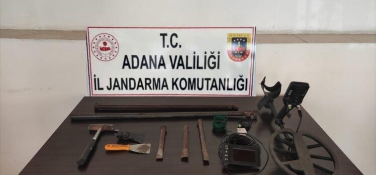 Adana'da define arayan 4 kişi suçüstü yakalandı