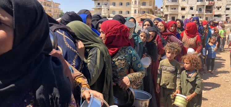 Afrin bölgesindeki ihtiyaç sahiplerine, Hatay'dan her gün sıcak yemek yardımı yapılıyor