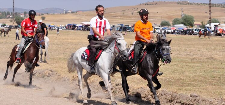 Afyonkarahisar'da Büyük Taarruz'un 99. yıl dönümünde 105 rahvan at yarıştı