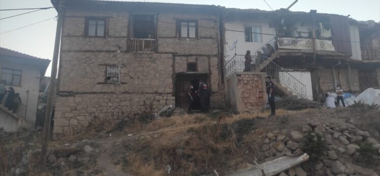 Afyonkarahisar'da eşini ve çocuğunu tabancayla öldüren kişi yaşamına son verdi