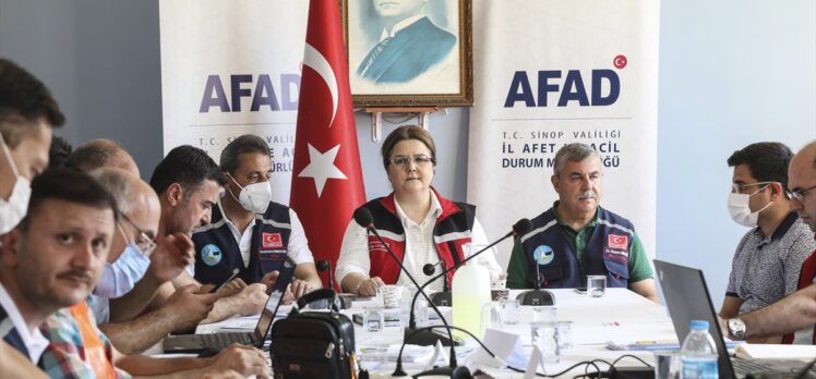 Aile ve Sosyal Hizmetler Bakanı Yanık, sel felaketi yaşanan Sinop'ta incelemelerde bulundu: