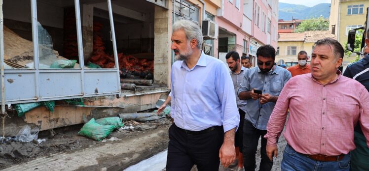 AK Parti İstanbul İl Başkanı Kabaktepe, Bozkurt'ta afetzedeleri ziyaret etti