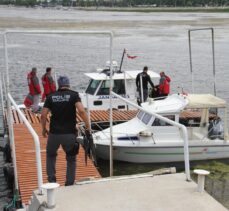 Balık avlamak için tekneleriyle göle açılan 5 arkadaştan biri kayboldu