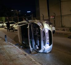 Beşiktaş’ta sürücüsünün direksiyon hakimiyetini kaybettiği otomobil devrildi: 2 yaralı