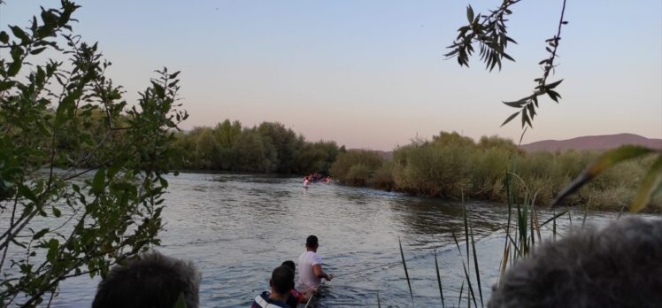 Bingöl'de Murat Nehri'nde mahsur kalan 30 kişi kurtarıldı