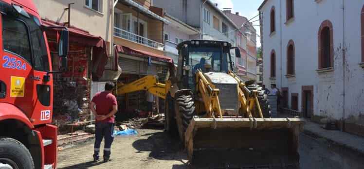 Bozkurt Esnaf ve Sanatkarlar Odası Başkanı Kasap, ilçe esnafının yüzde 98'inin selden etkilendiğini söyledi: