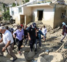 Çevre ve Şehircilik Bakan Yardımcısı Suver, Başkale'deki sel bölgesinde incelemelerde bulundu: