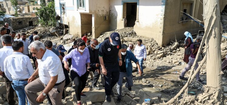 Çevre ve Şehircilik Bakan Yardımcısı Suver, Başkale'deki sel bölgesinde incelemelerde bulundu: