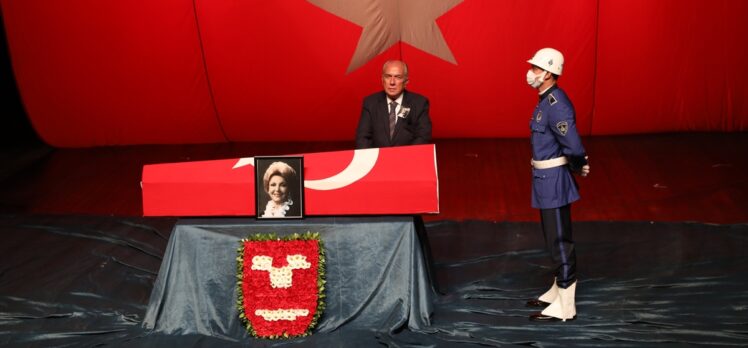 Devlet sanatçısı Nedret Güvenç son yolculuğuna uğurlandı