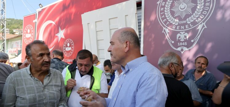 İçişleri Bakanı Süleyman Soylu, sel felaketinden etkilenen Bozkurt'ta aşure dağıttı