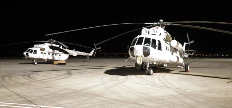 Isparta Havalimanı'na gelen 5 yangın helikopteri alevlere müdahale için hazırlıklara başladı