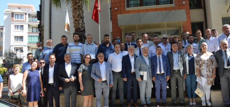 İYİ Parti Ekonomi Politikaları Başkanı Erhan Usta kuru üzümde taban fiyatın açıklanmasını istedi