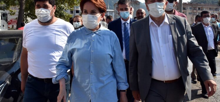 İYİ Parti Genel Başkanı Akşener, sel bölgesi Bozkurt'u ziyaret etti: