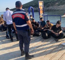 İzmir'de 19 düzensiz göçmen yakalandı