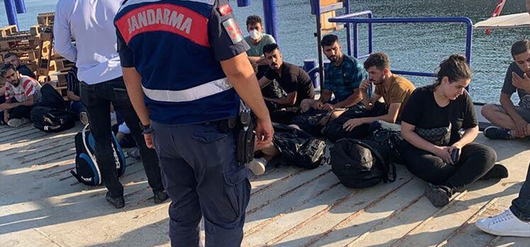 İzmir'de 19 düzensiz göçmen yakalandı