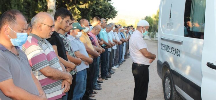 İzmir'deki kazada yaşamını yitiren baba ve küçük kızının cenazeleri yan yana defnedildi