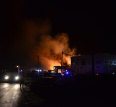 GÜNCELLEME – Kahramanmaraş'ta geri dönüşüm tesisinde çıkan yangına müdahale ediliyor