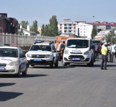 Kars'ta Doğu Ekspresi treninin hemzemin geçitte çarptığı kişi öldü