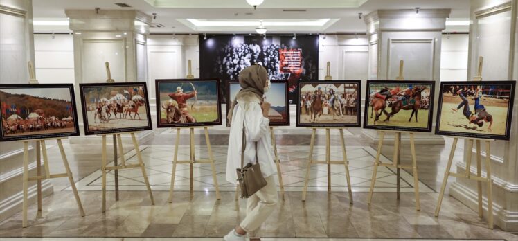 Kırgızistan'ın 30. bağımsızlık yılı dolayısıyla başkentte fotoğraf sergisi düzenlendi