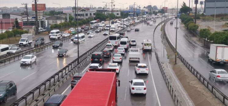 Kocaeli'de sağanak hayatı olumsuz etkiledi