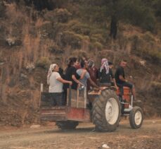 Köyceğiz'de orman yangınlarının tehdit ettiği bir mahalle daha boşaltıldı