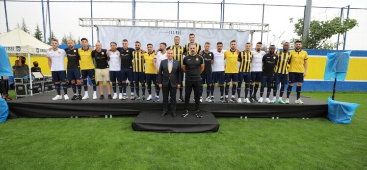 MKE Ankaragücü'nde yeni transferler için imza töreni düzenlendi