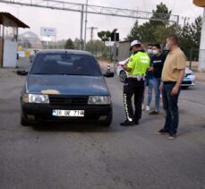 Muş'ta mobil ekipler kontrol noktalarına aşı standı kurdu