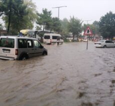 Ordu'nun Fatsa ilçesinde Karadeniz Sahil Yolu'nu su bastı