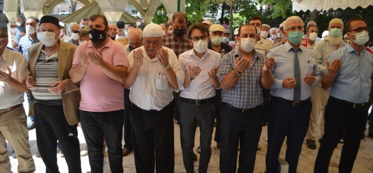 Orman yangınlarında hayatını kaybedenler için Afyonkarahisar'da gıyabi cenaze namazı kılındı