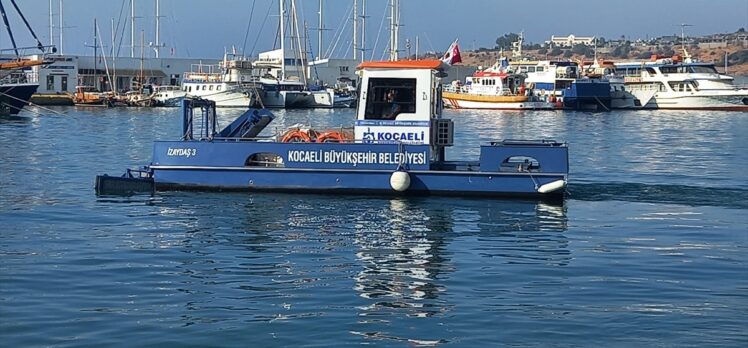 Orman yangınlarından etkilenen Bodrum sahilleri deniz süpürgesiyle temizleniyor