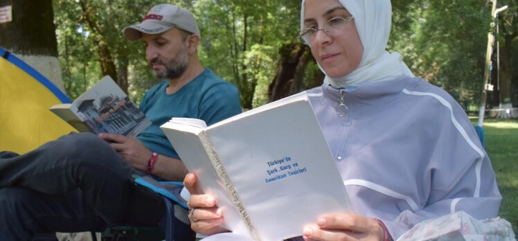 Sağlık çalışanları Düzce'deki kampta aileleriyle doğa içinde stres atıyor