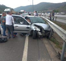 Samsun'da otomobilin bariyere çarpması sonucu bir kişi öldü, iki kişi yaralandı