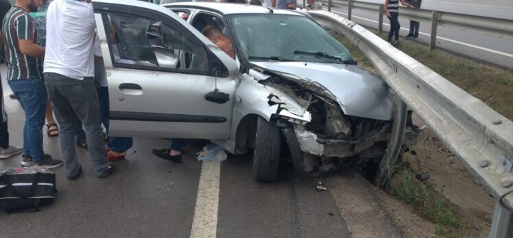 Samsun'da otomobilin bariyere çarpması sonucu bir kişi öldü, iki kişi yaralandı