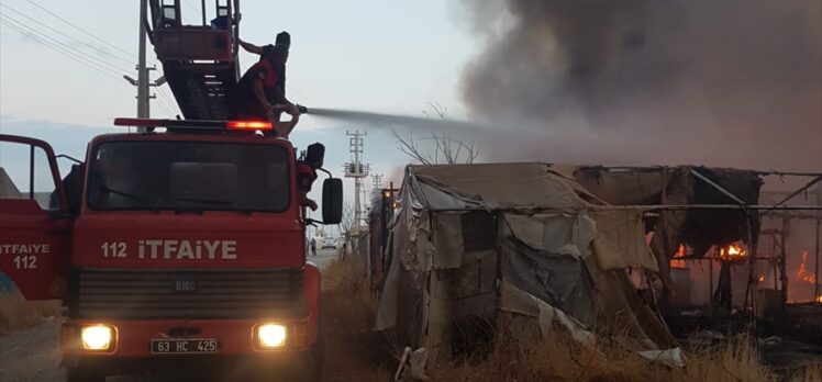 Şanlıurfa'da boş çadır kentte çıkan yangın itfaiye ekiplerince söndürüldü